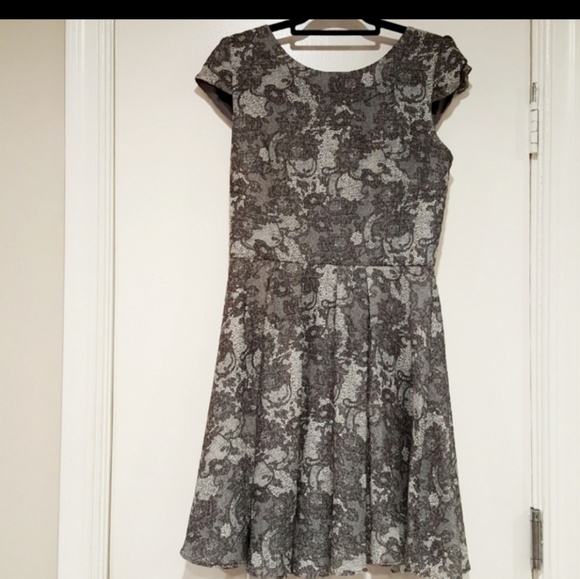 BETSEY JOHNSON FIT AND FLAIR DRESS - Picture 4 of 7